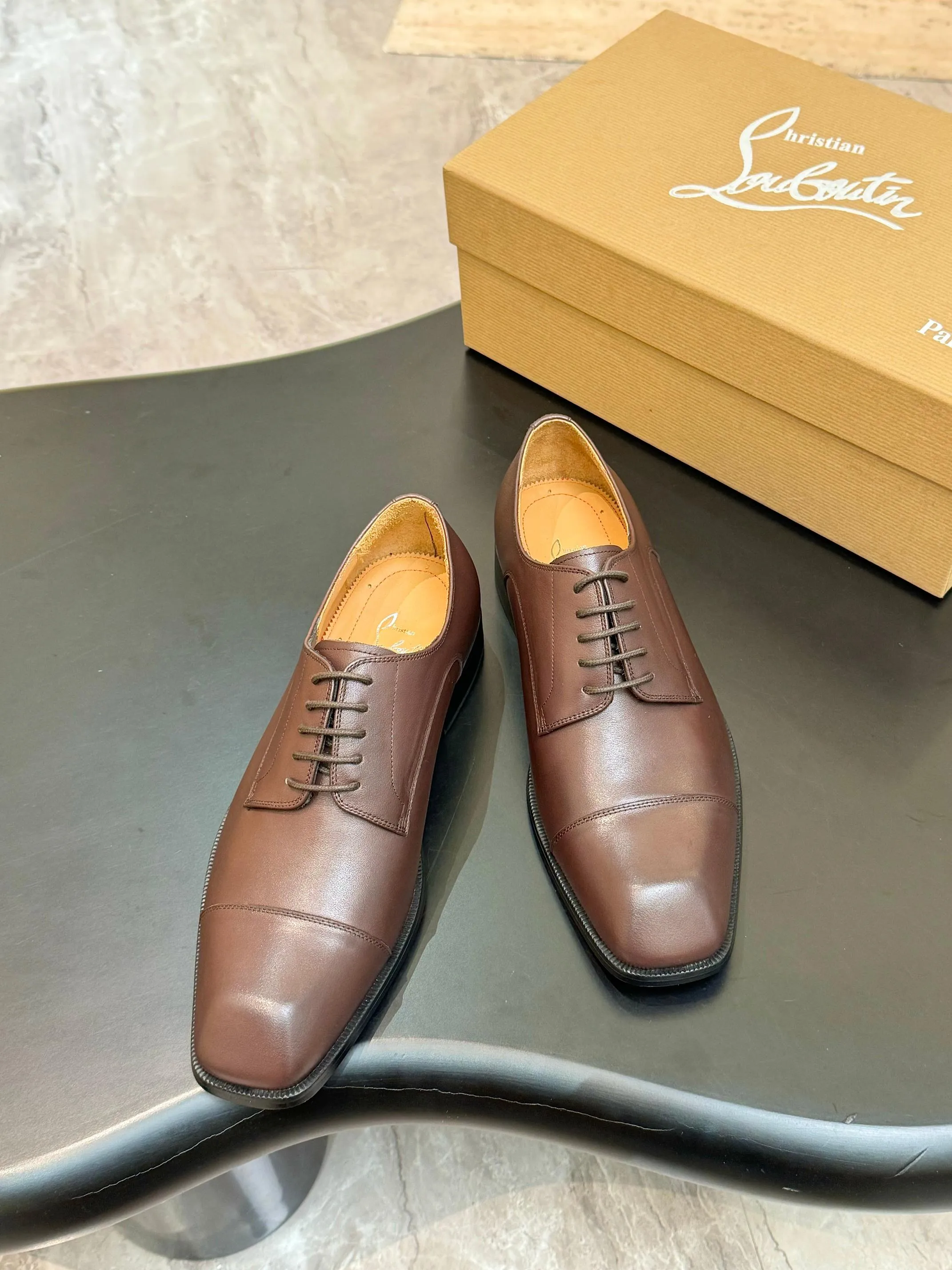 [CL red sole shoes] Top P: 1020💰 Size 39-44 (⚠️38.45.46.47 custom-made, non-returnable and non-exchangeable) 🆑High-end men's business formal leather shoes, original authentic top quality goods ••✅💯 Top original order purchasing agent! Original imported patterned cowhide ➕Imported cowhide lining ➕Cowhide feet ➕Original leather outsole~🉑️Feel free to compare the authentic ones!